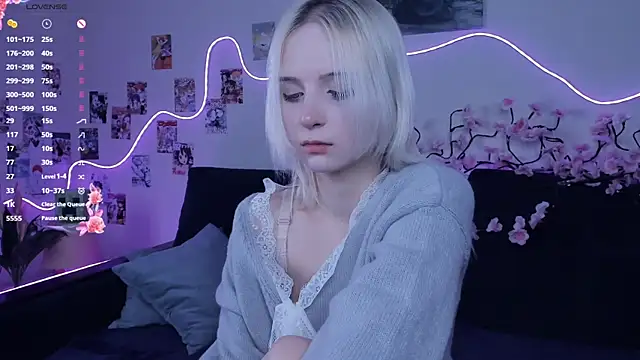 Megan--chan online show from December 19, 2025, 7:10 pm