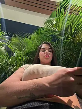 Snapshot of BellaLeclair chatting on March 10, 2026, 11:43 pm BellaLeclair online show from March 10, 2026, 11:43 pm