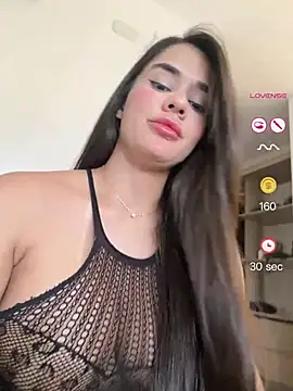 BellaLeclair online show from May 3, 2026, 8:04 pm