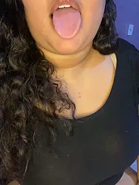 qxmila1 online show from October 23, 2025, 4:50 pm