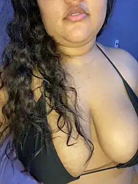 qxmila1 online show from October 28, 2025, 8:33 pm