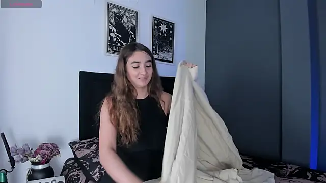 Alice Dickinssonn online show from September 29, 2025, 1:16 pm