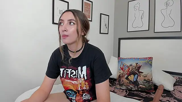 Alice Dickinssonn online show from March 2, 2026, 8:59 pm