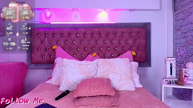 Snapshot of Bonn_Glow chatting on October 23, 2025, 4:45 am Bonn Glow online show from October 23, 2025, 4:45 am