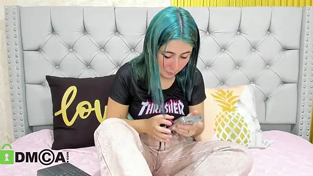 Skarlet 04 online show from November 20, 2025, 5:23 pm