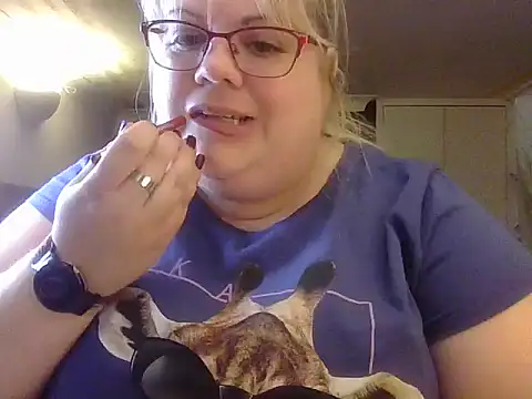 Snapshot of Kinkyhousewife83 chatting on October 18, 2025, 2:18 pm Kinkyhousewife83 online show from October 18, 2025, 2:18 pm