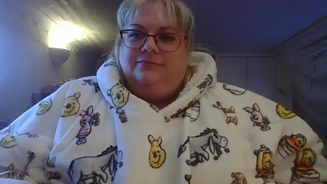 Kinkyhousewife83 online show from November 20, 2025, 12:05 pm