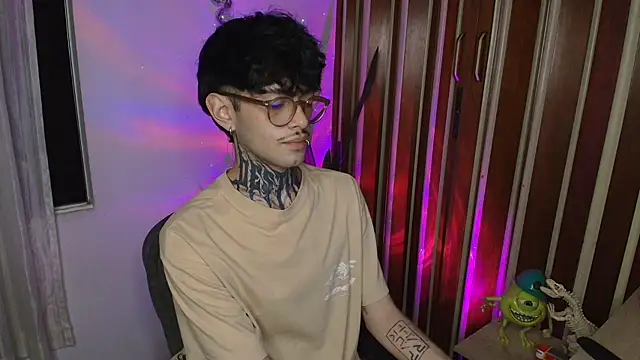 Snapshot of Mihail_leroy chatting on November 27, 2025, 3:19 am Mihail leroy online show from November 27, 2025, 3:19 am