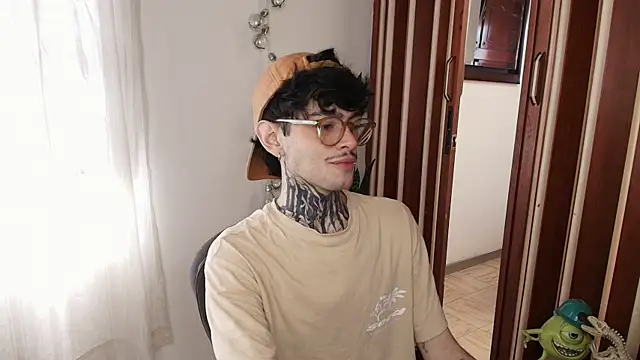 Snapshot of Mihail_leroy chatting on December 16, 2025, 2:55 pm Mihail leroy online show from December 16, 2025, 2:55 pm