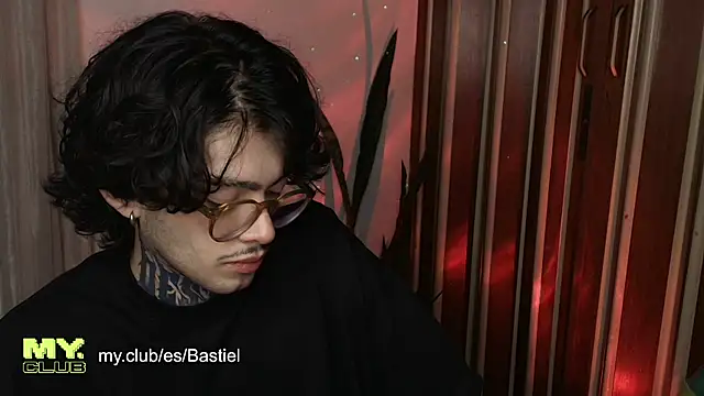 Mihail leroy online show from April 18, 2026, 11:38 pm