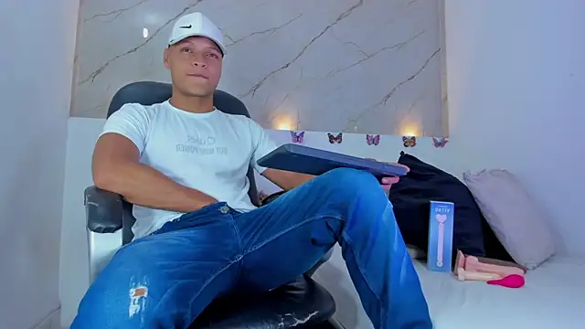 Ricky Owens1 online show from October 22, 2025, 1:44 pm