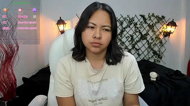 Louisa  clare online show from December 14, 2025, 10:03 pm