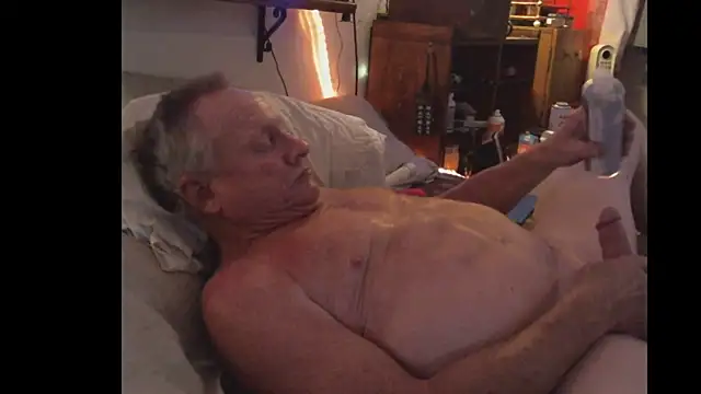 Snapshot of Pussyeat2please chatting on November 2, 2025, 6:27 am Pussyeat2please online show from November 2, 2025, 6:27 am