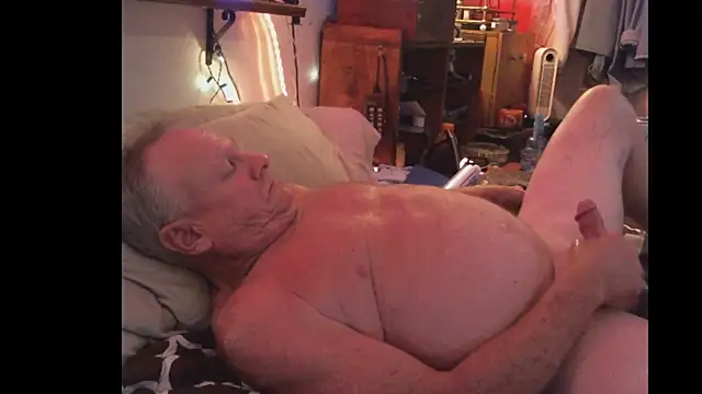 Snapshot of Pussyeat2please chatting on November 11, 2025, 7:52 am Pussyeat2please online show from November 11, 2025, 7:52 am