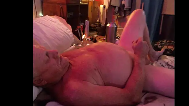 Snapshot of Pussyeat2please chatting on November 21, 2025, 8:13 am Pussyeat2please online show from November 21, 2025, 8:13 am