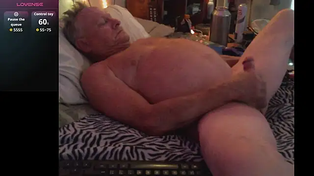 Snapshot of Pussyeat2please chatting on December 20, 2025, 8:27 pm Pussyeat2please online show from December 20, 2025, 8:27 pm