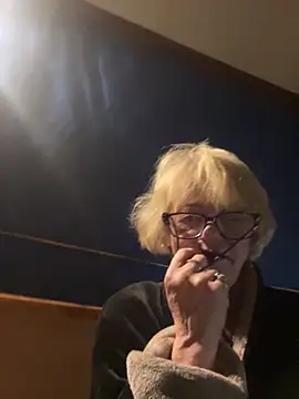 ladyboatlady online show from December 2, 2025, 7:47 am