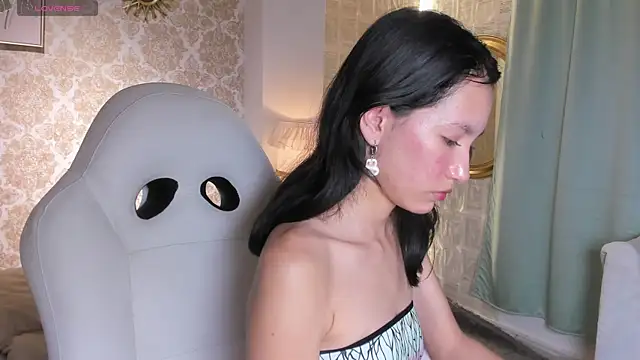 Snapshot of LilyThea chatting on November 16, 2025, 10:04 pm LilyThea online show from November 16, 2025, 10:04 pm