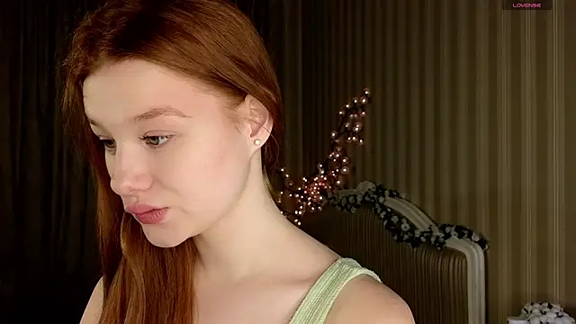 Snapshot of Juuulia_ chatting on December 20, 2025, 12:56 pm Juuulia online show from December 20, 2025, 12:56 pm