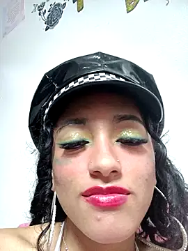 Kylie Moan online show from November 1, 2025, 5:20 am