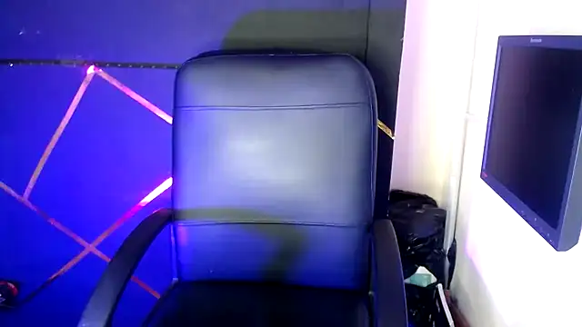 Kylie Moan online show from December 2, 2025, 2:28 am