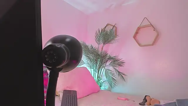 Hadid Jimenez  online show from April 16, 2026, 7:47 pm