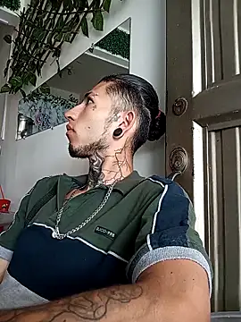Snapshot of Tattoboy19cm chatting on May 2, 2026, 3:28 pm Tattoboy19cm online show from May 2, 2026, 3:28 pm