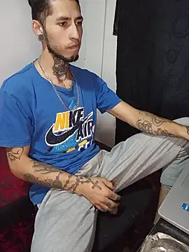 Snapshot of Tattoboy19cm chatting on May 17, 2026, 3:15 am Tattoboy19cm online show from May 17, 2026, 3:15 am