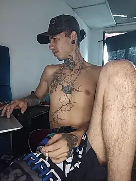 Snapshot of Tattoboy19cm chatting on May 27, 2026, 1:19 pm Tattoboy19cm online show from May 27, 2026, 1:19 pm
