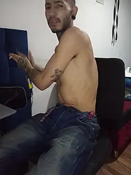 Snapshot of Tattoboy19cm chatting on July 13, 2026, 11:18 pm Tattoboy19cm online show from July 13, 2026, 11:18 pm