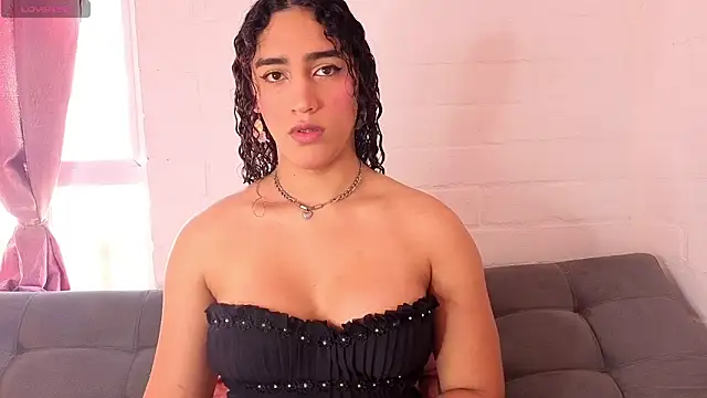 Snapshot of lunagudis chatting on December 3, 2025, 2:15 pm lunagudis online show from December 3, 2025, 2:15 pm