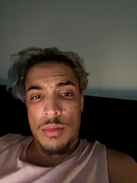 Snapshot of luluycoco chatting on November 22, 2025, 8:24 am luluycoco online show from November 22, 2025, 8:24 am