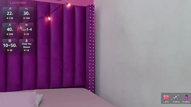 cutepetitee online show from October 27, 2025, 7:18 pm