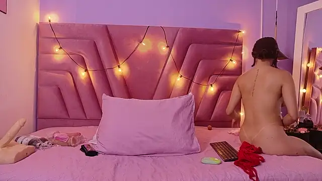 cutepetitee online show from March 14, 2026, 7:41 pm