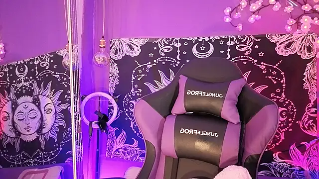 Snapshot of Gaia_Gatex chatting on February 5, 2026, 12:43 pm Gaia Gatex online show from February 5, 2026, 12:43 pm