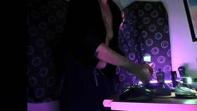 DjDiCKmannOnE online show from November 29, 2025, 2:03 am