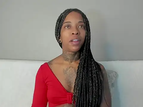 Snapshot of Pauline_Fox chatting on September 25, 2025, 2:37 am Pauline Fox online show from September 25, 2025, 2:37 am