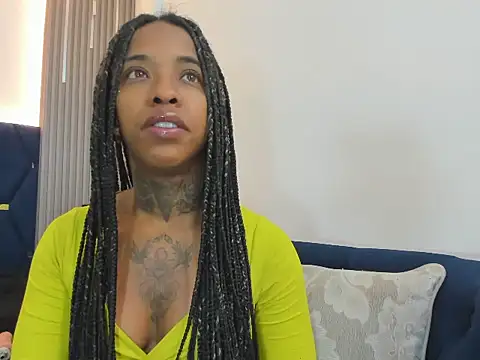 Snapshot of Pauline_Fox chatting on October 21, 2025, 1:17 am Pauline Fox online show from October 21, 2025, 1:17 am