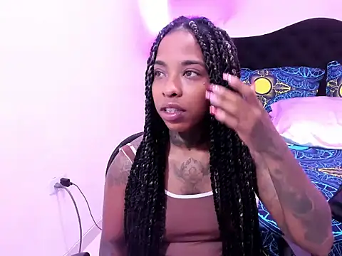 Snapshot of Pauline_Fox chatting on April 29, 2026, 2:48 am Pauline Fox online show from April 29, 2026, 2:48 am