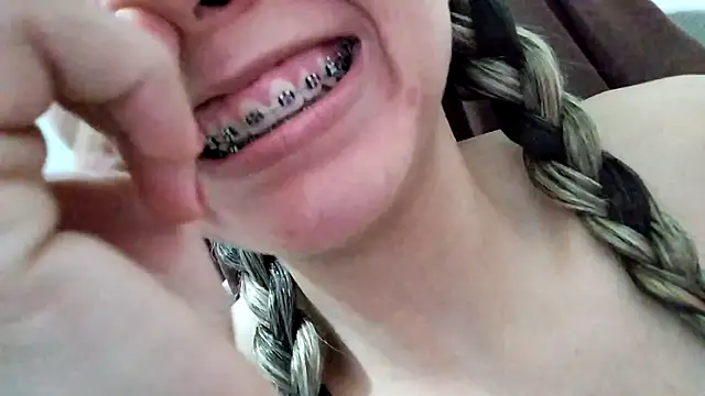 Snapshot of isabelly08ty chatting on November 17, 2025, 6:35 pm isabelly08ty online show from November 17, 2025, 6:35 pm