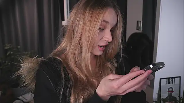 Snapshot of lisa_schiele chatting on October 27, 2025, 8:13 pm lisa schiele online show from October 27, 2025, 8:13 pm