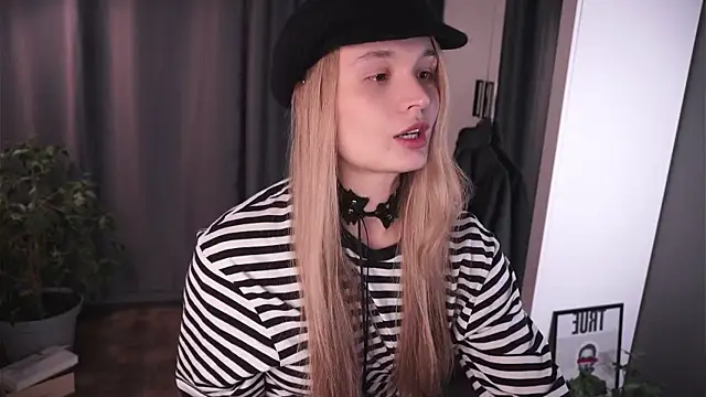 Snapshot of lisa_schiele chatting on November 5, 2025, 8:20 pm lisa schiele online show from November 5, 2025, 8:20 pm