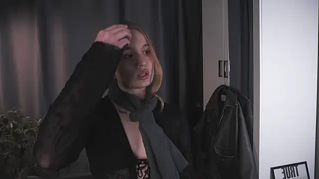 Snapshot of lisa_schiele chatting on November 16, 2025, 8:36 pm lisa schiele online show from November 16, 2025, 8:36 pm