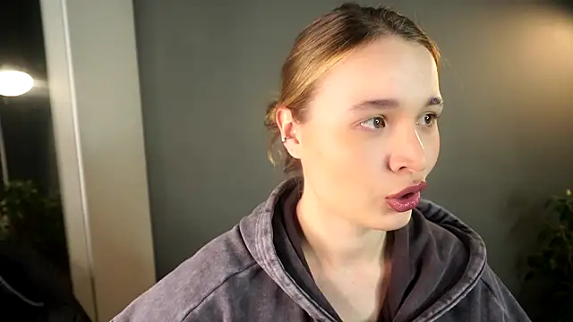 Snapshot of lisa_schiele chatting on December 4, 2025, 9:01 pm lisa schiele online show from December 4, 2025, 9:01 pm