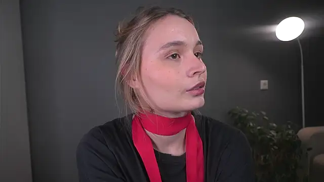 Snapshot of lisa_schiele chatting on December 15, 2025, 8:02 pm lisa schiele online show from December 15, 2025, 8:02 pm