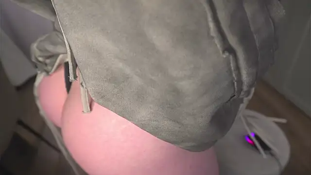 lisa schiele online show from March 22, 2026, 8:23 pm