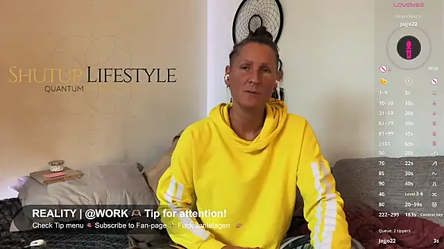 SwingWingWomanSweden online show from December 4, 2025, 11:08 am