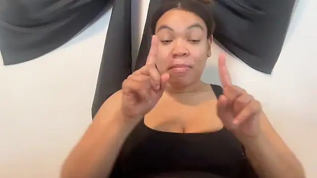 Snapshot of zahrabliss chatting on October 6, 2025, 5:43 pm zahrabliss online show from October 6, 2025, 5:43 pm