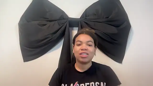 Snapshot of zahrabliss chatting on October 18, 2025, 4:41 pm zahrabliss online show from October 18, 2025, 4:41 pm