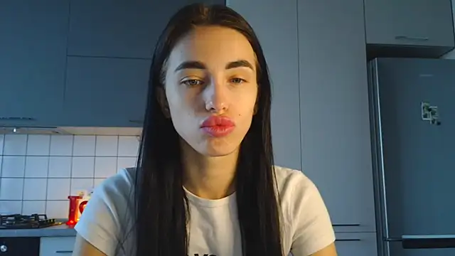 Snapshot of EvaMelnik chatting on September 22, 2025, 2:30 pm EvaMelnik online show from September 22, 2025, 2:30 pm